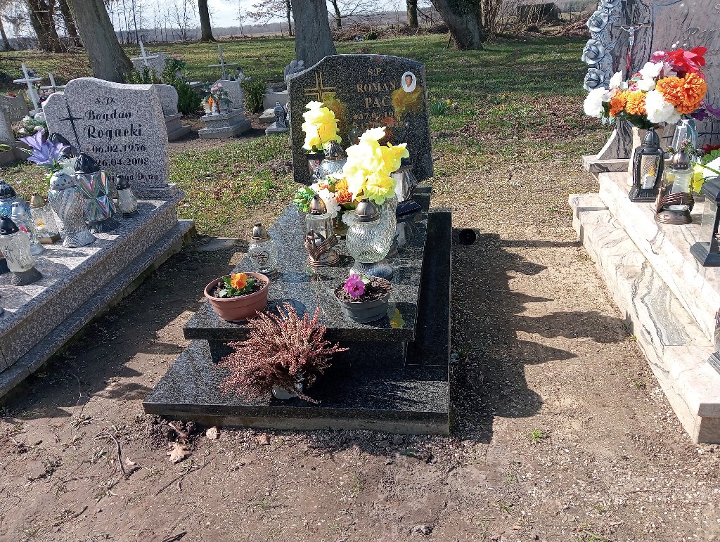 Grób Roman Pac