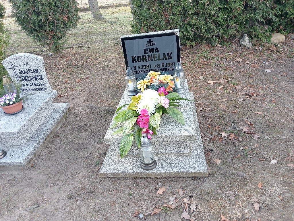 Grób Ewa Kornelak